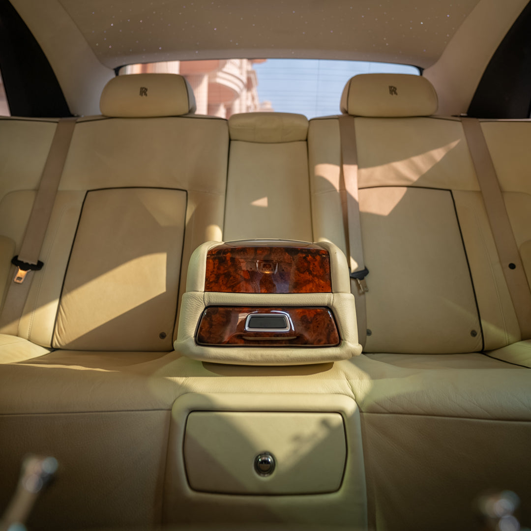 Hire Rolls Royce Ghost With Chauffeur in Dubai